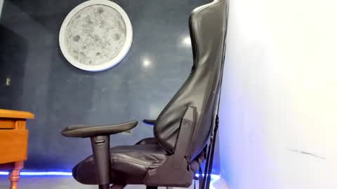 Snapshot of kevin_bronx chatting on 11, 1, 2025 Kevin online show from 11, 1, 2025