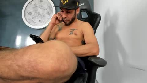 Snapshot of kevin_bronx chatting on 28, 1, 2025 Kevin online show from 28, 1, 2025