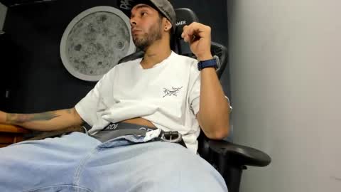 Snapshot of kevin_bronx chatting on 30, 1, 2025 Kevin online show from 30, 1, 2025