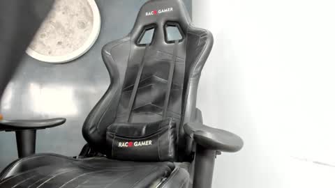 Snapshot of kevin_bronx chatting on 4, 2, 2025 Kevin online show from 4, 2, 2025