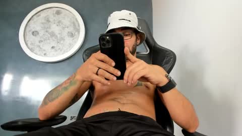 Snapshot of kevin_bronx chatting on 8, 3, 2025 Kevin online show from 8, 3, 2025