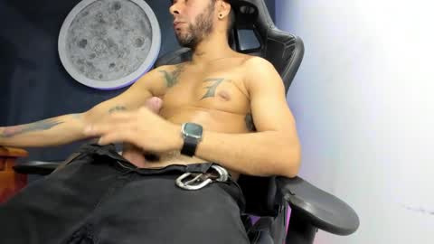 Snapshot of kevin_bronx chatting on 8, 3, 2025 Kevin online show from 8, 3, 2025