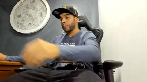 Snapshot of kevin_bronx chatting on 12, 10, 2025 Kevin online show from 12, 10, 2025