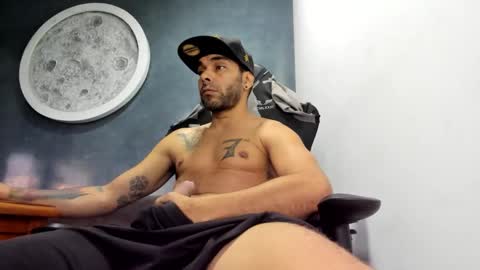 Snapshot of kevin_bronx chatting on 23, 10, 2025 Kevin online show from 23, 10, 2025