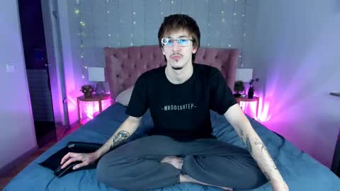 Snapshot of kevin_shayne chatting on 16, 11, 2025 Kevin online show from 16, 11, 2025