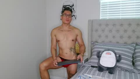 Snapshot of kevinkham chatting on 19, 10, 2025 kevinkham online show from 19, 10, 2025