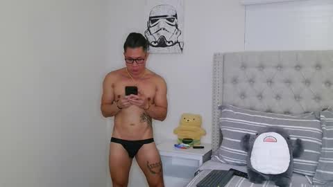 Snapshot of kevinkham chatting on 20, 10, 2025 kevinkham online show from 20, 10, 2025