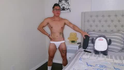 Snapshot of kevinkham chatting on 21, 10, 2025 kevinkham online show from 21, 10, 2025