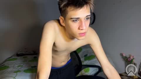 Snapshot of kevinonly43 chatting on 25, 5, 2026 kevonly online show from 25, 5, 2026