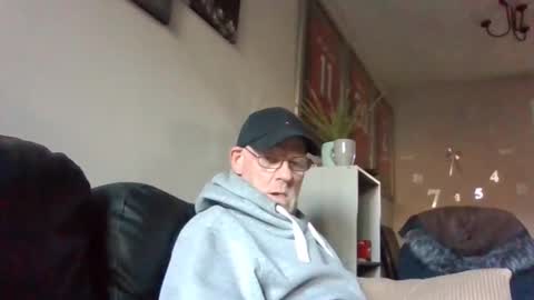 kevlooking4sez online show from 11, 4, 2026