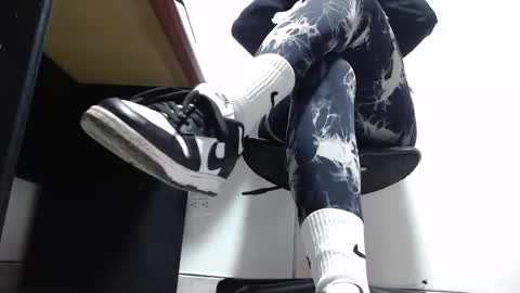     online show from 17, 10, 2025