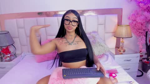 Khelany Isyy  online show from 5, 1, 2025