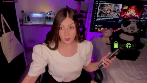 Snapshot of khionebesset chatting on 4, 1, 2025 Khi. online show from 4, 1, 2025