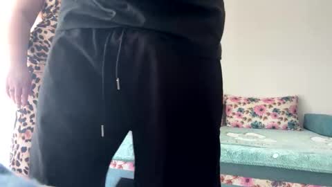 Snapshot of khloekross chatting on 25, 2, 2026 khloekross online show from 25, 2, 2026