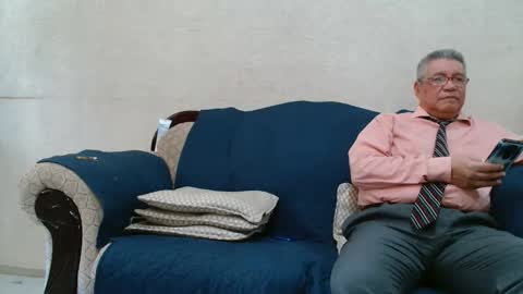 KIA MING AND HER TEACHER online show from 22, 12, 2025