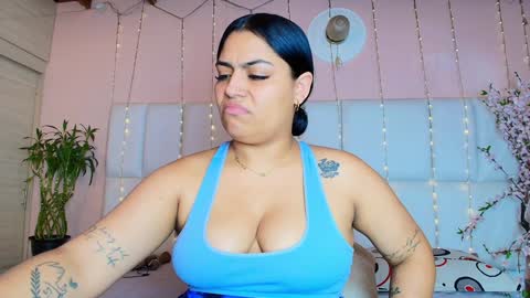 Snapshot of kiana_cream chatting on 23, 1, 2025 N M online show from 23, 1, 2025