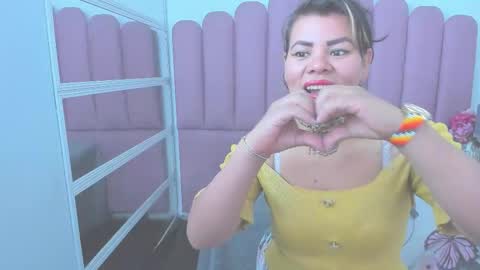 Snapshot of kiaraxmilf chatting on 25, 2, 2026 kiaraXMlif online show from 25, 2, 2026