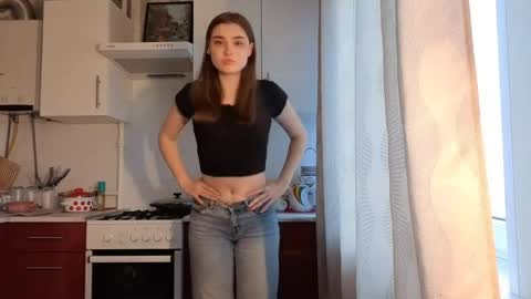 Ola my name is Lissa  Lets hit 10 Thumbs Up together   online show from 6, 4, 2026