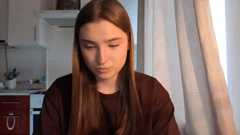 Ola my name is Lissa  Lets hit 10 Thumbs Up together   online show from 23, 4, 2026