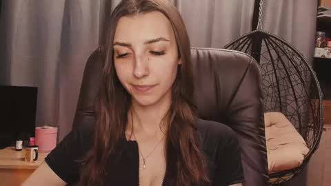 Snapshot of kikies_ chatting on 29, 9, 2025 Mika and Miranda online show from 29, 9, 2025