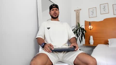 Kilua Muscle guy online show from 2, 4, 2026