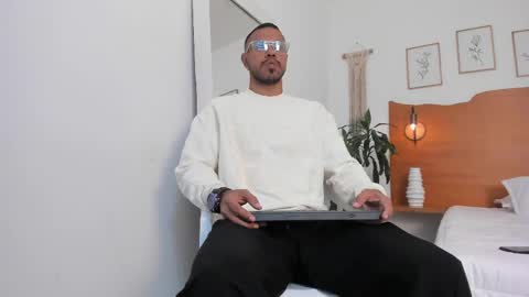 Kilua Muscle guy online show from 2, 5, 2026