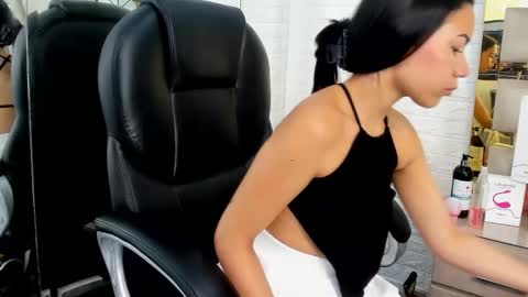 Snapshot of kim69_and_noah chatting on 4, 2, 2026 cherry online show from 4, 2, 2026