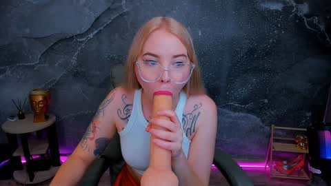 Snapshot of kim_girl_next_door chatting on 10, 1, 2025 KIM online show from 10, 1, 2025