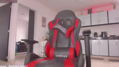 KIM QUEENS online show from 17, 2, 2025