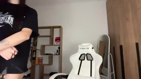 Kim Oberlin online show from 8, 4, 2026