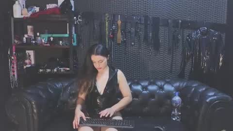  KIMBERLY SWAN  online show from 1, 3, 2025