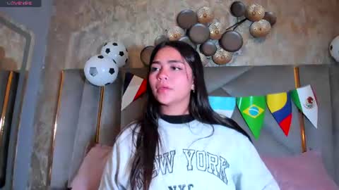 Snapshot of kimdevinne chatting on 19, 6, 2026 KIM online show from 19, 6, 2026