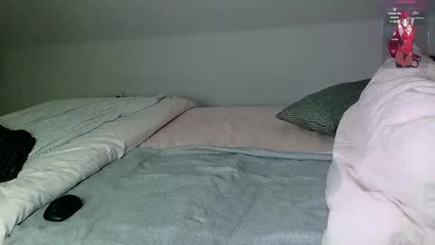     Help me reach 100 thumbs up  online show from 28, 10, 2025