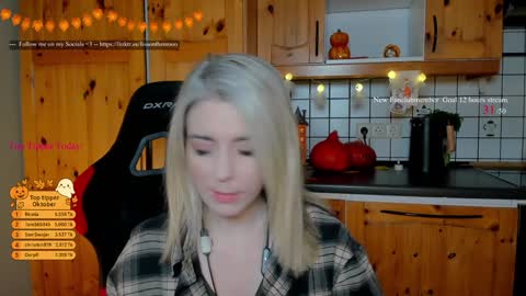 Wolfs Girl online show from 25, 10, 2025