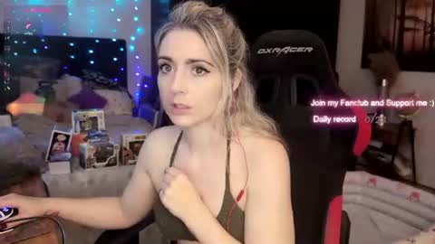 Wolfs Girl online show from 18, 7, 2026