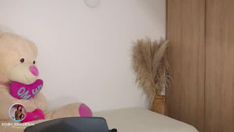 Kim  online show from 6, 4, 2026