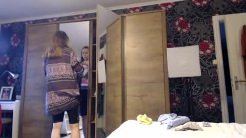 sexysexyhotwetpinkredpussy online show from 12, 7, 2026
