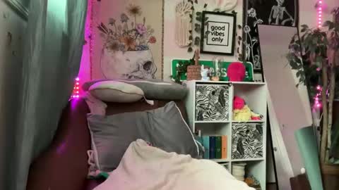 Snapshot of kinkilexixxx chatting on 4, 3, 2025 Lexi Onlyfans online show from 4, 3, 2025