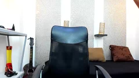   online show from 13, 10, 2025