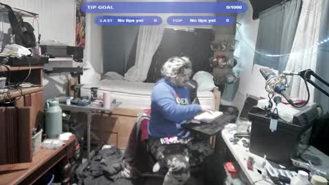 Snapshot of kinkybiguy14 chatting on 25, 10, 2025 Kinky Cassie online show from 25, 10, 2025