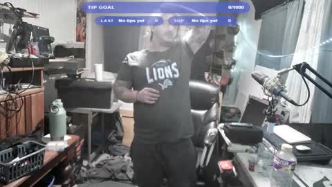 Snapshot of kinkybiguy14 chatting on 27, 10, 2025 Kinky Cassie online show from 27, 10, 2025