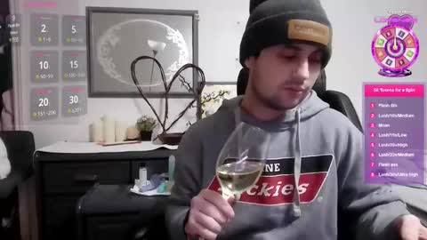 Maysie and Hunter online show from 25, 12, 2024