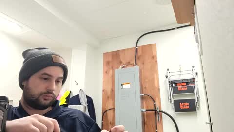 Maysie and Hunter online show from 23, 2, 2025