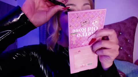 Snapshot of kinkydoll_ chatting on 7, 12, 2024 Sara online show from 7, 12, 2024