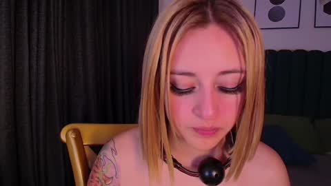 Snapshot of kinkydoll_ chatting on 15, 12, 2024 Sara online show from 15, 12, 2024