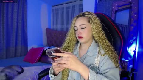 Snapshot of kinkydoll_ chatting on 1, 3, 2025 Sara online show from 1, 3, 2025