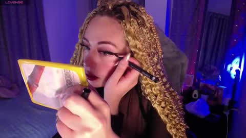 Snapshot of kinkydoll_ chatting on 5, 3, 2025 Sara online show from 5, 3, 2025