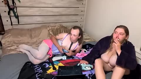 Snapshot of kinkyqueenandpet95 chatting on 18, 10, 2025 kinkyqueenandpet95 online show from 18, 10, 2025