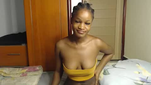 Snapshot of kira_255 chatting on 31, 10, 2025 mimi online show from 31, 10, 2025