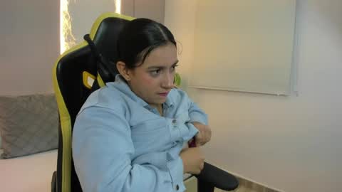 Snapshot of kira_relish chatting on 4, 4, 2026 K I R A online show from 4, 4, 2026